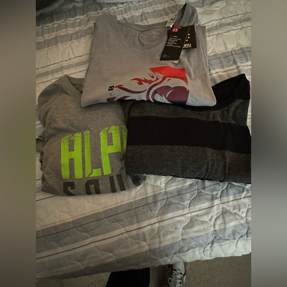 Under Armour loose-American Eagle & Under Armour Heat Gear Tees